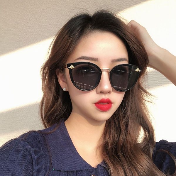 Alternative view of Kopen Luxury Bee Square Sunglasses with 3D Game Viewing Design